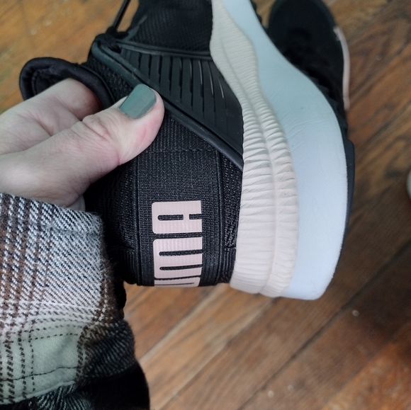 Women's Puma Sneakers - Picture 6 of 6